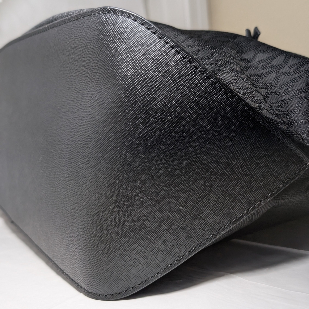 Michael Kors Kempton Large Black Tote - Picture 15 of 16